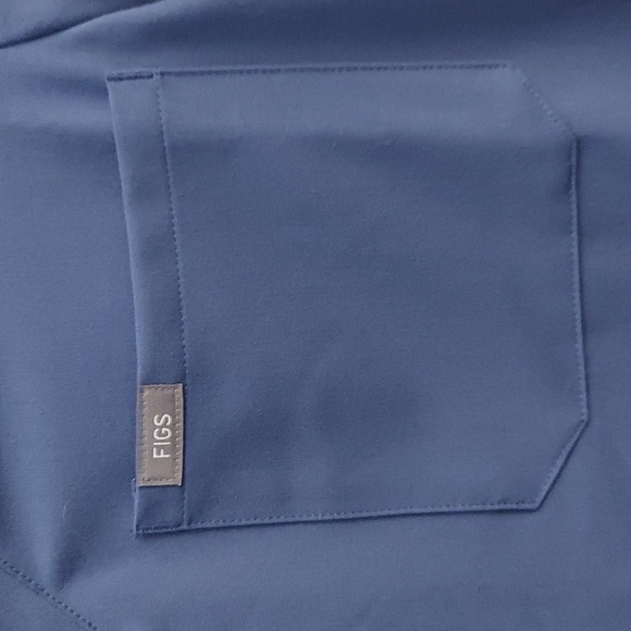 FIGS Catarina One Pocket V Neck Scrub Top In Big Sky - Picture 4 of 15